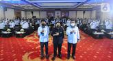 Menteri BUMN Erick Thohir (tengah) bersama Direktur Utama PT.Bank BTN Haru Koesmahargyo (kanan) dan Komisaris Utama Bank BTN Chandra Hamzah (kiri) mengepalkan tangan usai menandatangani Kontrak Manajemen Tahun 2022 pada Raker Bank BTN tahun 2022 di Jakarta, Jumat (21/1/2022). (Liputan6.com/HO/BTN)