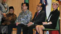 Ki-ka: Presiden RI ke-3 BJ Habibie, Ketua DPD Irman Gusman, Mensekneg Praktikno dan Menlu Australia Julie Bishop saat menghadiri acara peresmian Kedubes Australia yang baru di Jalan Patra, Kuningan, Jakarta, Senin (21/3/2016). (Liputan6.com/JohanTallo)