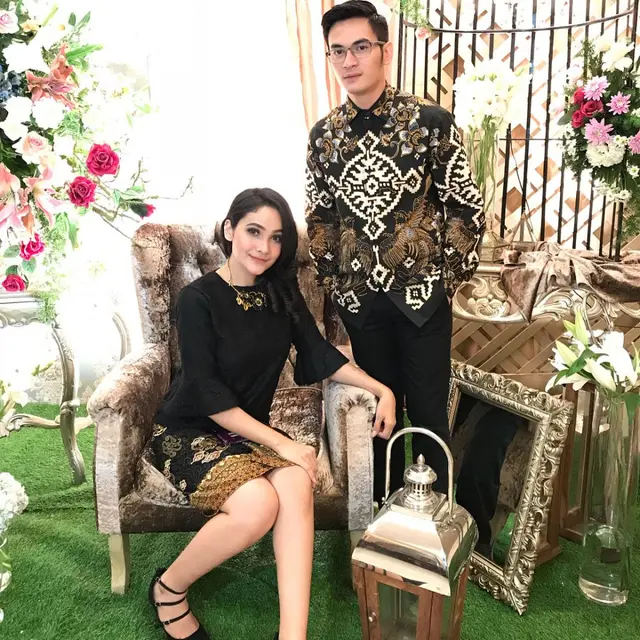 Keduanya selalu tampil serasi dan seragam saat menghadiri berbagai acara.