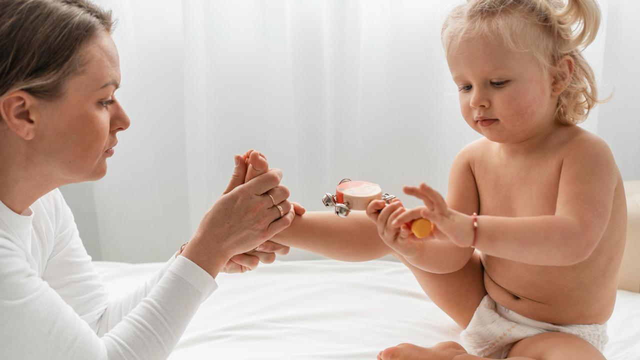 Kulit Bayi Rentan Iritasi, Ini Tips Dokter Memilih Minyak Telon yang Tepat dan Aman
