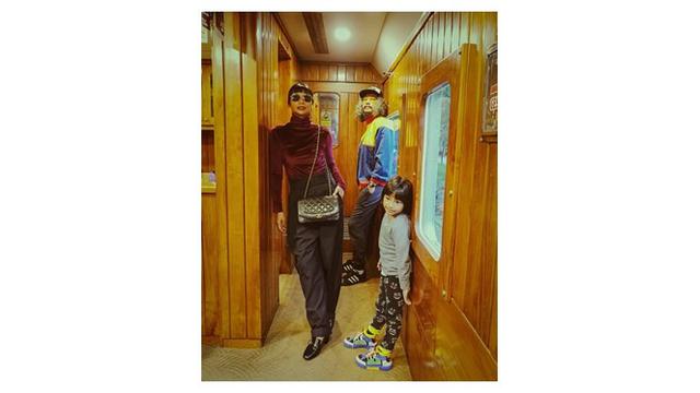 7 Potret Shareefa Daanish dan Suami, Selalu Tampil Nyentrik