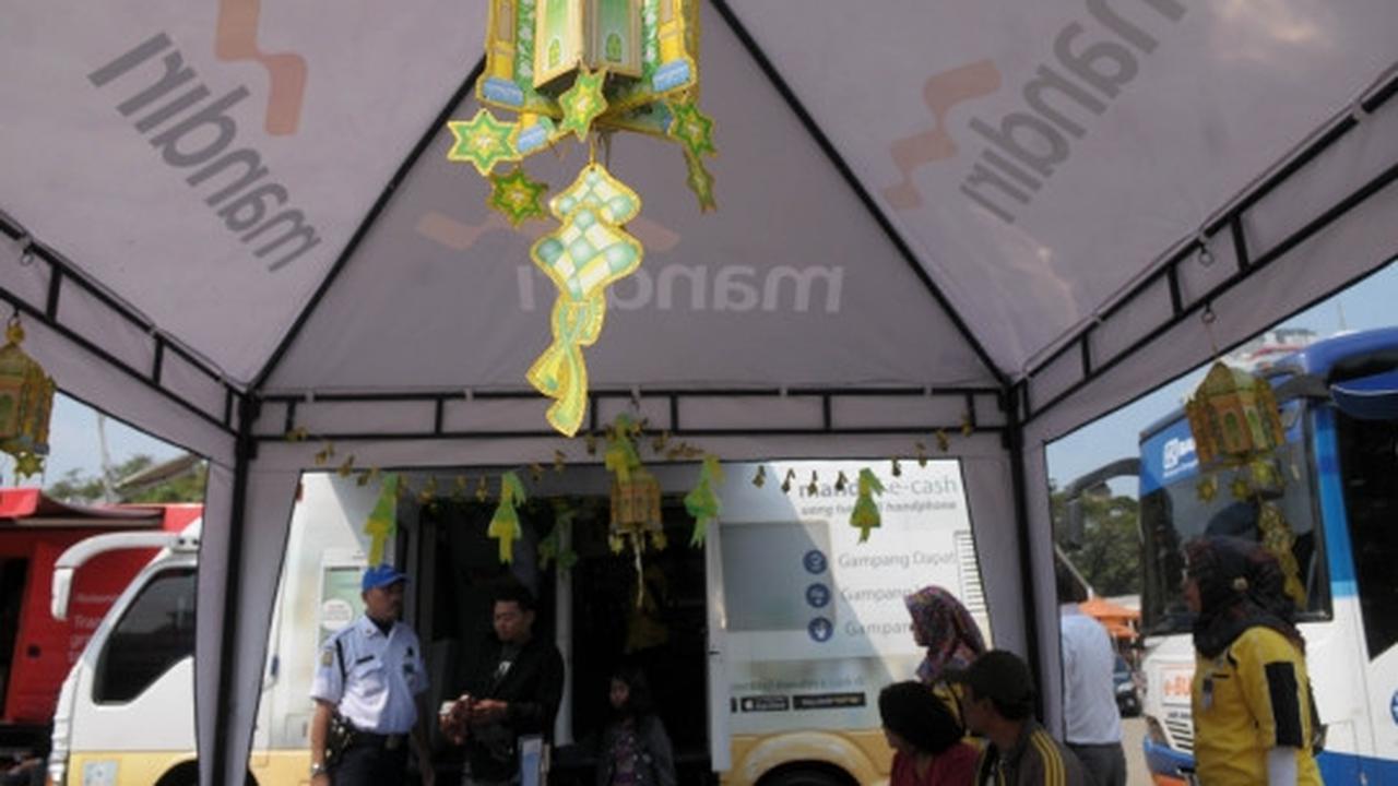Warga serbu penukaran uang receh keliling di Monas