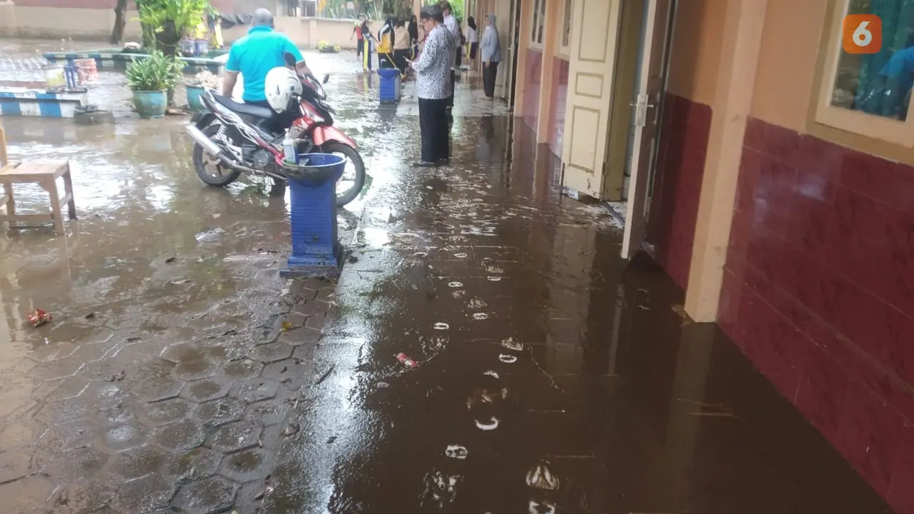 SDN 1 Kalirejo Banyuwangi terendam banjir (Hermawan Arifianto/Liputan6.com)