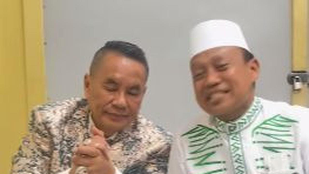 Pertemuan Dua Sahabat Lama Pengacara Super Top dengan Ulama Terkenal, Ditutup Salam Komando
