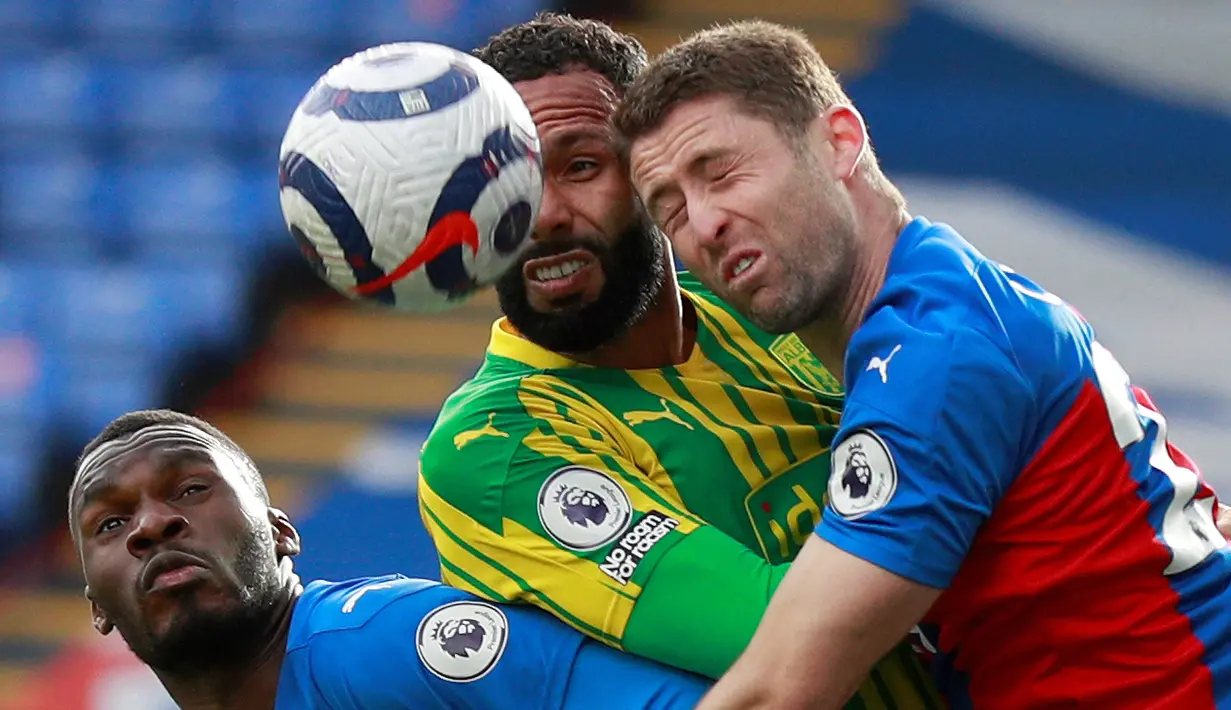 Gary Cahill. Bek tengah Inggris berusia 35 tahun ini tidak diperpanjang kontraknya bersama Crystal Palace setelah bergabung sejak dua musim lalu. Pemain yang sempat membela Chelsea selama 8 musim ini dikabarkan diminati oleh Glasgow Rangers. (Foto: AFP/Pool/Ian Walton)