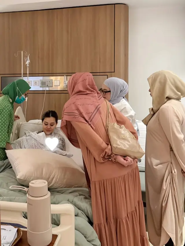 9 Potret Reza Artamevia dan Angelina Sondakh Kini Jadi Nenek, Penuh Kebahagiaan Sambut Sang Cucu yang Baru Lahir