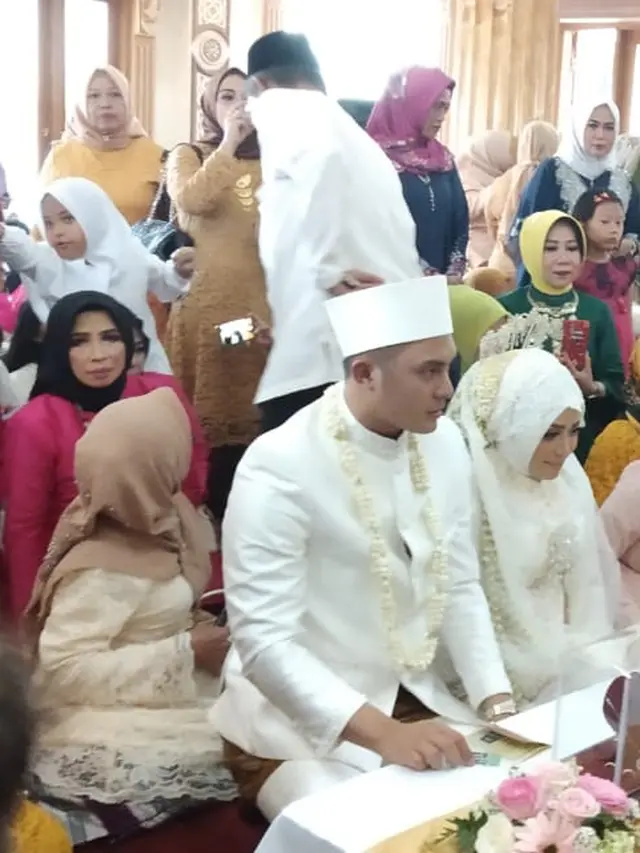 Pernikahan Muzdalifah dan Fadel Islami
