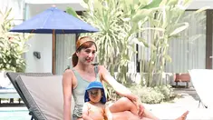 Sudah pulang ke Indonesia, Louise Anastasya membagikan momen keseruannya bersama buah hati saat berada di Bali. Seru main air bersama Baby Cesco, keduanya membagikan momen bahagia tersebut dalam media sosial Instagram. Banyak orang yang memuji penampilan Baby Cesco yang kini tumbuh menjadi anak yang menggemaskan. (Liputan6.com/IG/louiseans)