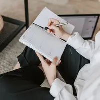 Ilustrasi Menulis Credit: pexels.com/Vlada