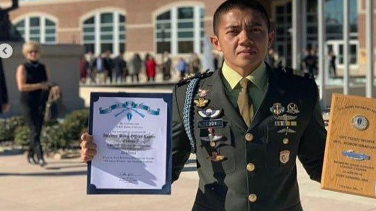 Teddy adalah prajurit TNI yang berasal dari korps Komando Pasukan Khusus (Kopassus).