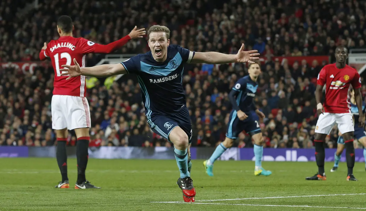 Pemain Middlesbrough, Grant Leadbitter merayakan gol ke gawang Manchester United pada laga Premier League di Old Trafford Stadium, (31/12/2016). (Reuters/Andrew Yates)