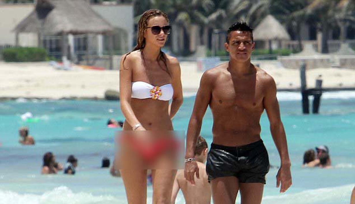 Alexis Sanchez, tengah menikmati sisa-sisa hari liburnya sebelum ke Arsenal (Dailymail.co.uk)