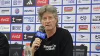 Pelatih PSS Sleman, Pieter Huistra. (Bola.com/Ana Dewi)