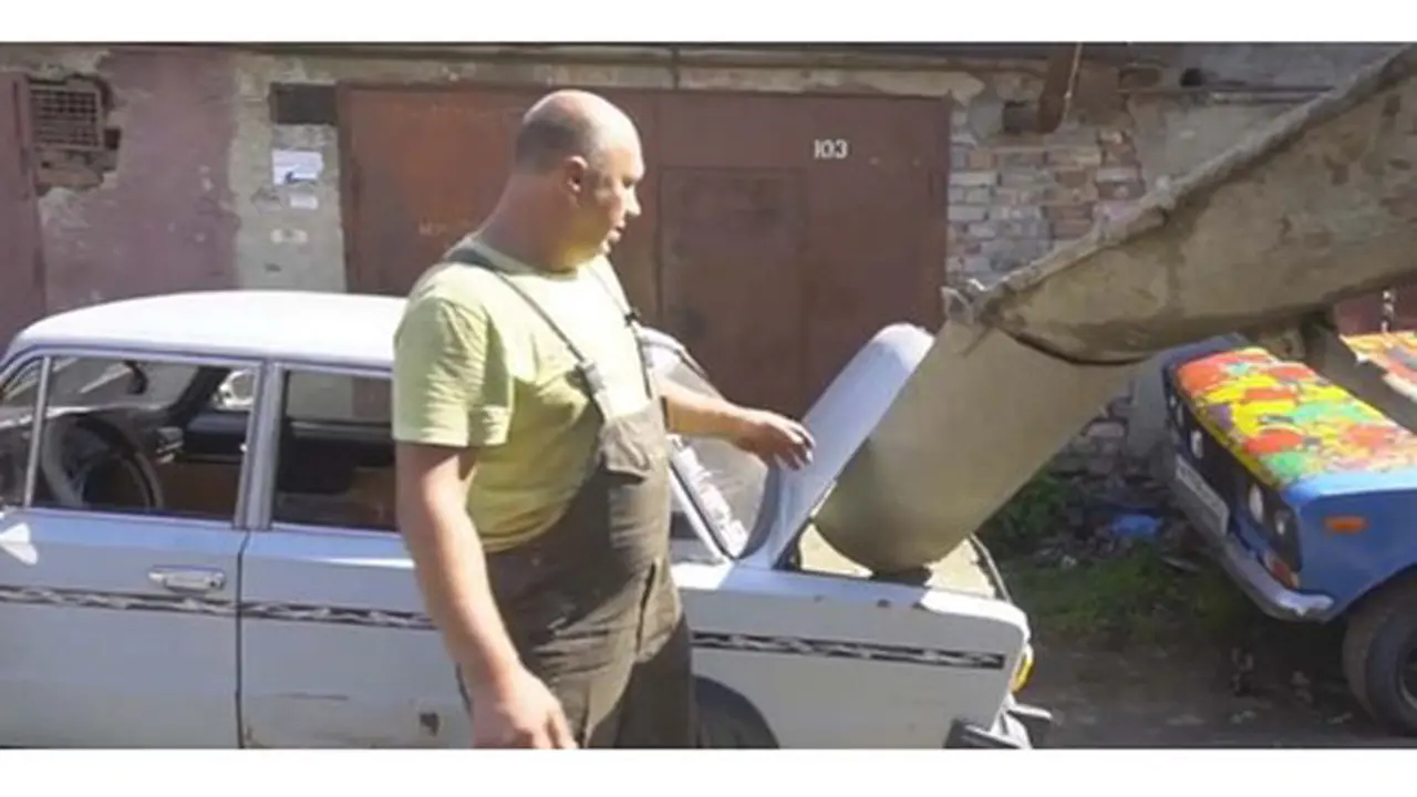 Mobil diisi adonan beton