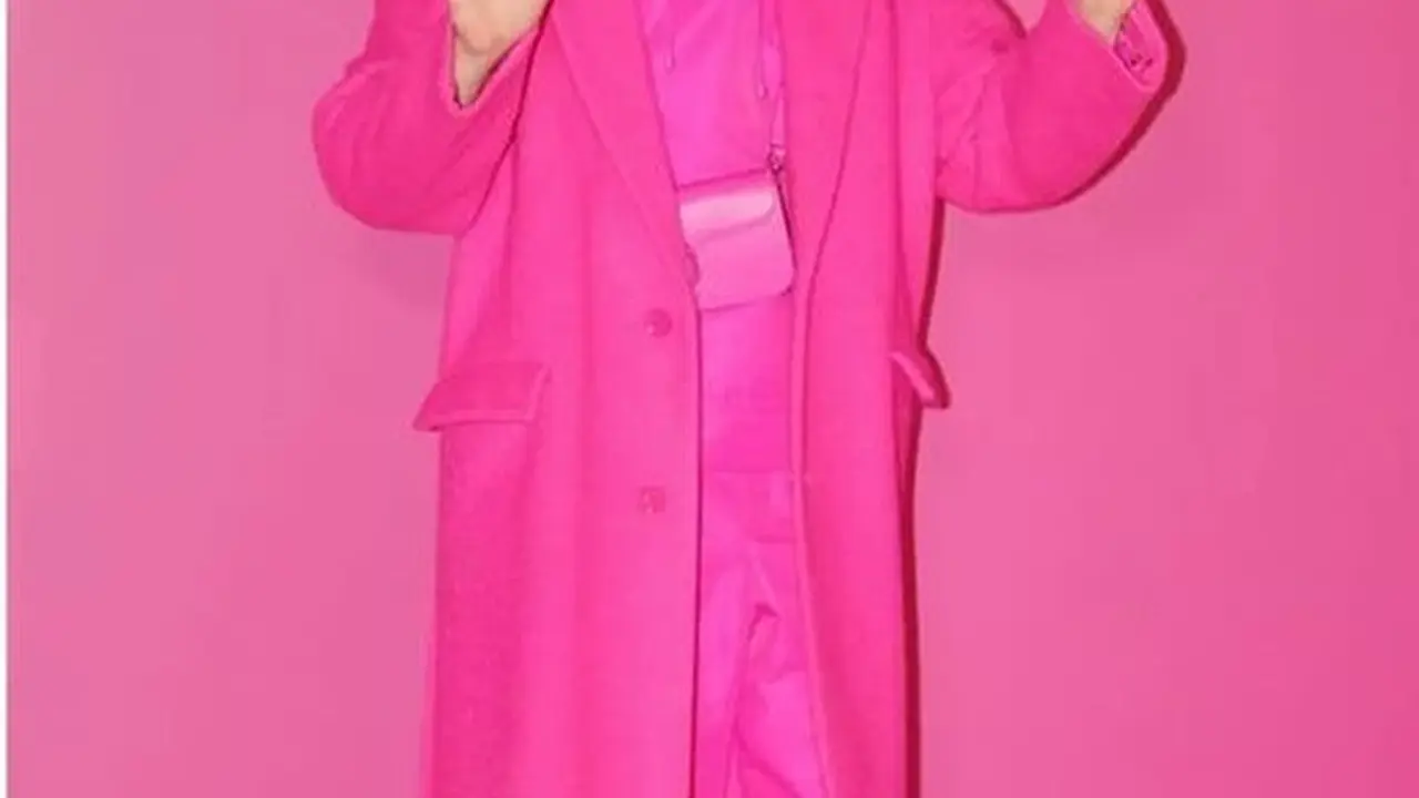 Lee Jong Suk Tetap Tampan Meski Kenakan Outfit Full Pink Seharga Rp160jutaan