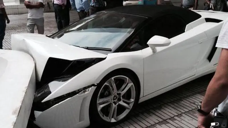 Apes,  Petugas Valet Bikin Ringsek Lamborghini Gallardo 