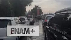 Libur panjang membuat sebagian warga Ibukota memilih berlibur ke kampung halaman. hal ini berimbas, terjadinya kepadatan lalulintas di sejumlah jalan Tol. Rest Area di KM 19 Tol Cikarang ditutup  karena tidak mampu menampung sejumlah pengendara.