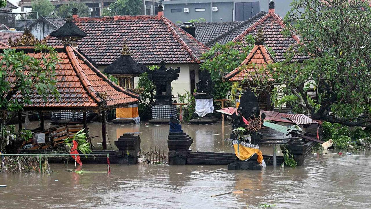 FOTO: Hujan Deras Picu Banjir Besar di Denpasar Bali