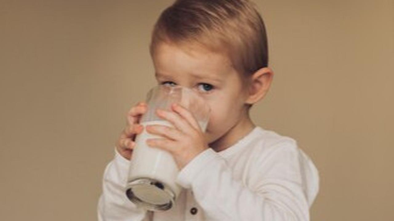 Bisakah Anak yang Alergi Susu Sapi Sembuh? Atau Selamanya Tidak Bisa Minum Susu Sapi? Ini Kata Pakar