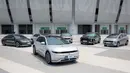 <p>Sejumlah mobil Hyundai dari berbagai jenis dipamerkan saat Official Car Handover Ceremony FIFA U-17 World Cup Indonesia di Jakarta International Stadium (JIS), Jakarta, Selasa (07/11/2023). Sebanyak 148 mobil Hyundai dari berbagai jenis diserahkan untuk kendaraan ofisial FIFA selama Piala Dunia U-17 2023. (Bola.com/Bagaskara Lazuardi)</p>