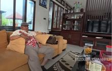 Punya Bisnis WC Umum Sejak Muda, Miliarder ini Kini Tinggal Duduk Manis di Kampung Nikmati Masa Tua