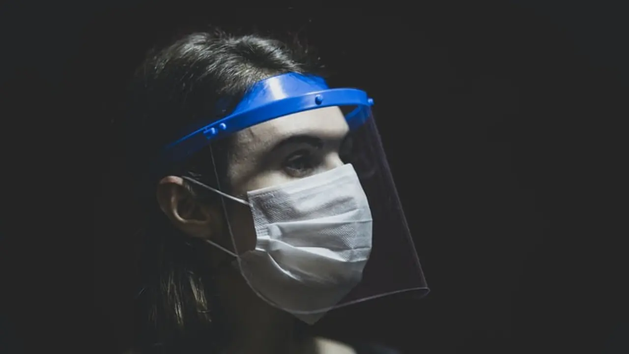 Ilustrasi face shield