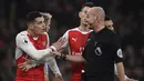 Pemain Arsenal, Granit Xhaka menerima satu kertu merah yaitu saat Arsenal melawan Swansea City pada laga Premier League.  (Stoke City Action Images via Reuters/Tony O'Brien)