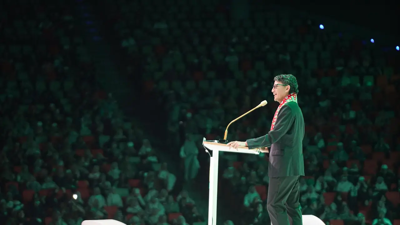 Sandiaga Uno menghadiri penandatanganan nota kesepahaman antara Halal Network International (HNI) dengan Samala Group dalam rangka Milad ke-13 HNI di Sentul International Convention Center (SICC), Sentul, Kabupaten Bogor pada Minggu (21/9/2025) (Istimewa)