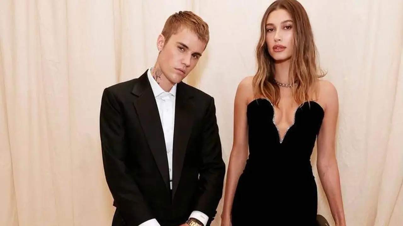 9 Ide Gaya Couple ala Justin Bieber & Hailey Bieber, Serasi Abis!