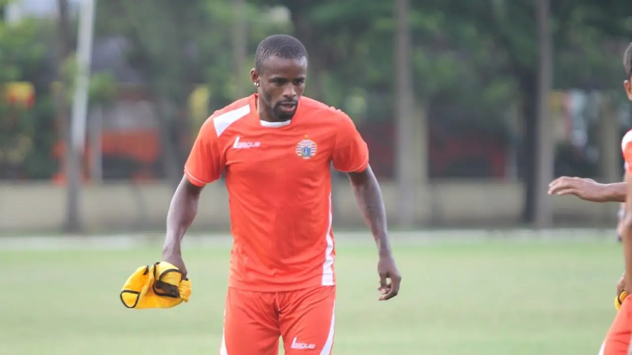 Greg Nwokolo saat menjalani latihan perdana bersama Persija di Solo pada Jumat (30/9/2016). (Bola.com/Romi Syahputra)