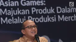 Ketua Kadin Indonesia, Roslan P Roslani memberi keterangan saat perkenalan dengan beberapa produk UMKM berlisensi Asian Games 2018 di Jakarta, Rabu (30/5). Beberapa produk diperkenalkan. (Liputan6.com/Helmi Fithriansyah)
