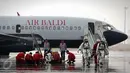 Pihak Angkasa Pura 2 menggelar simulasi di landasan terminal 3 Bandara Soekarno - Hatta, Tangerang, (25/2).Ini melatih fungsi komando, kordinasi dan komunikasi unit instansi dalam menghadapi keadaan darurat. (Liputan6.com/Faisal R Syam)