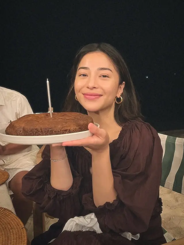 Outfit Santai Nikita Willy saat Liburan ke Labuan Bajo. [@nikitawillyofficial94]