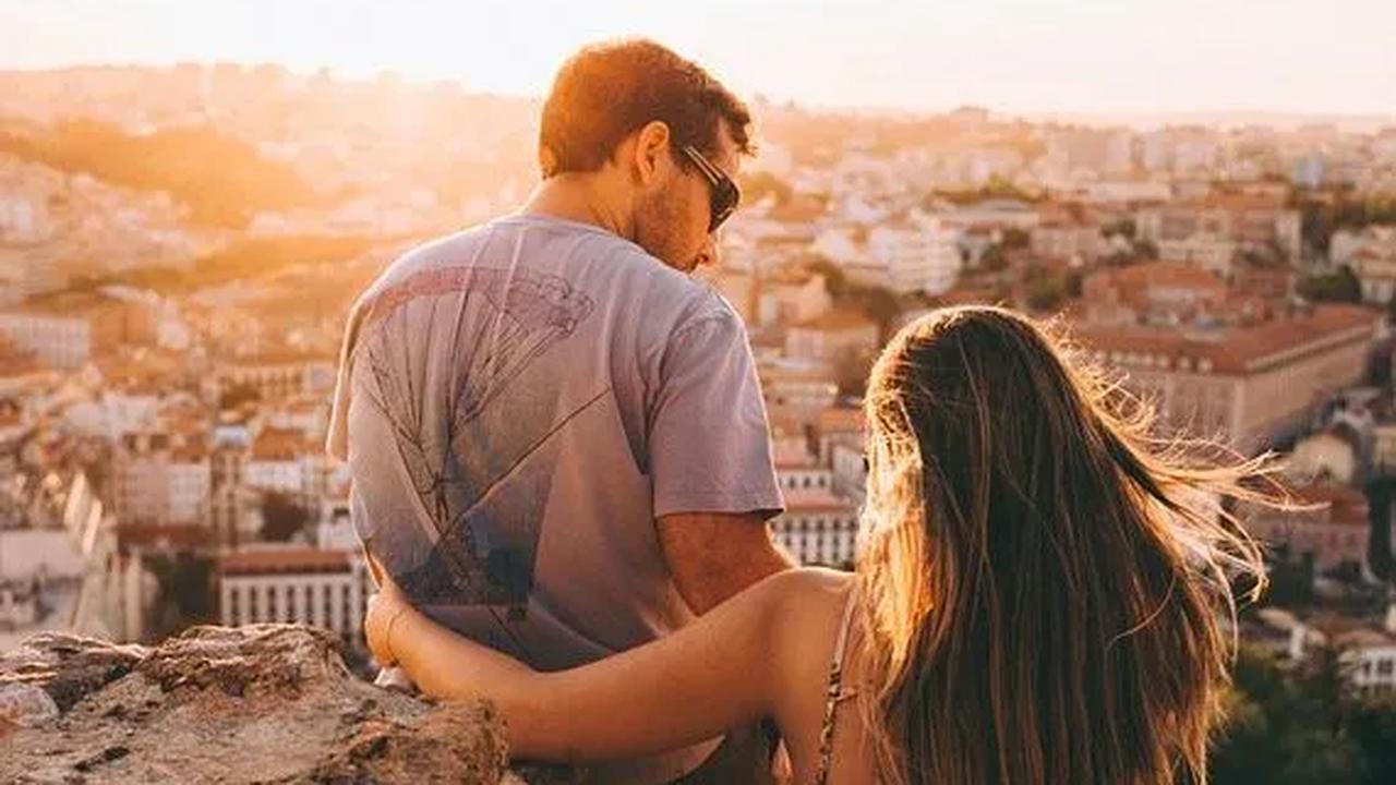 Perlu diingat bahwa kedekatan dalam konteks tersebut bukanlah romantisme cinta, tetapi lebih pada kedekatan emosional yang muncul dari kesamaan minat dan nilai.<br>