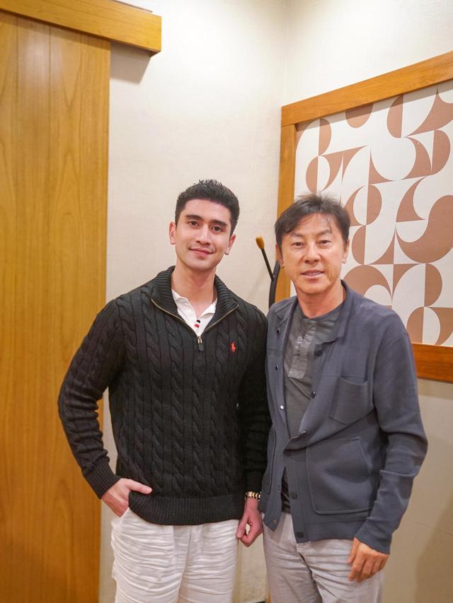 Verrell Bramasta makan malam bersama Shin Tae-yong.