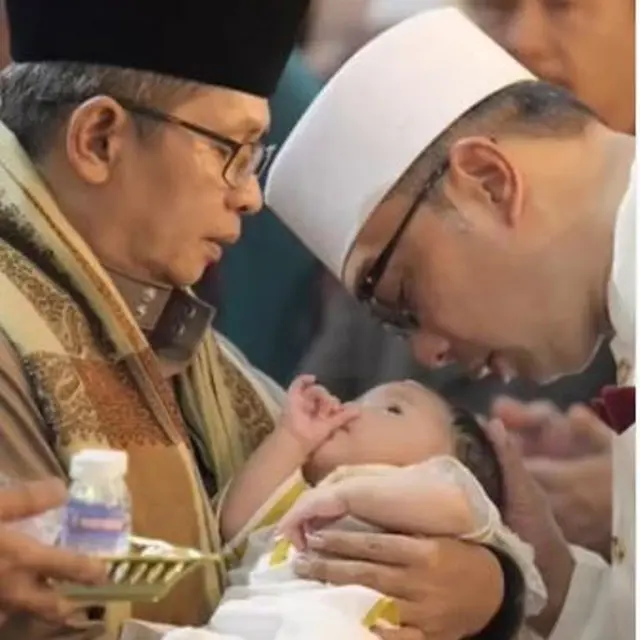 Momen Haru dan Janji Ridwan Kamil Bertemu Bayi yang Ditelantarjan Orangtuanya dan Bernama Sama dengan Dirinya