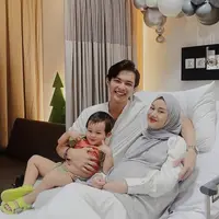 Dinda Hauw dan Rey Mbayang sebelum kelahiran anak keduanya (Instagram/rey_mbayang).