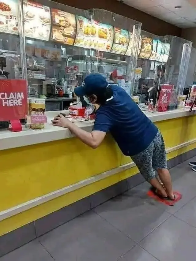 6 Potret Orang Bertingkah Polos Ikuti Aturan Ini Bikin Geleng Kepala