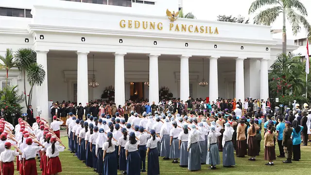 Kenakan Baju Betawi Jokowi Pimpin Upacara Hari Lahir Pancasila