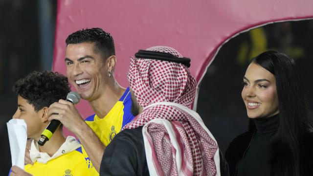 Gaya Georgina Rodriguez di Arab saat Penyambutan Ronaldo