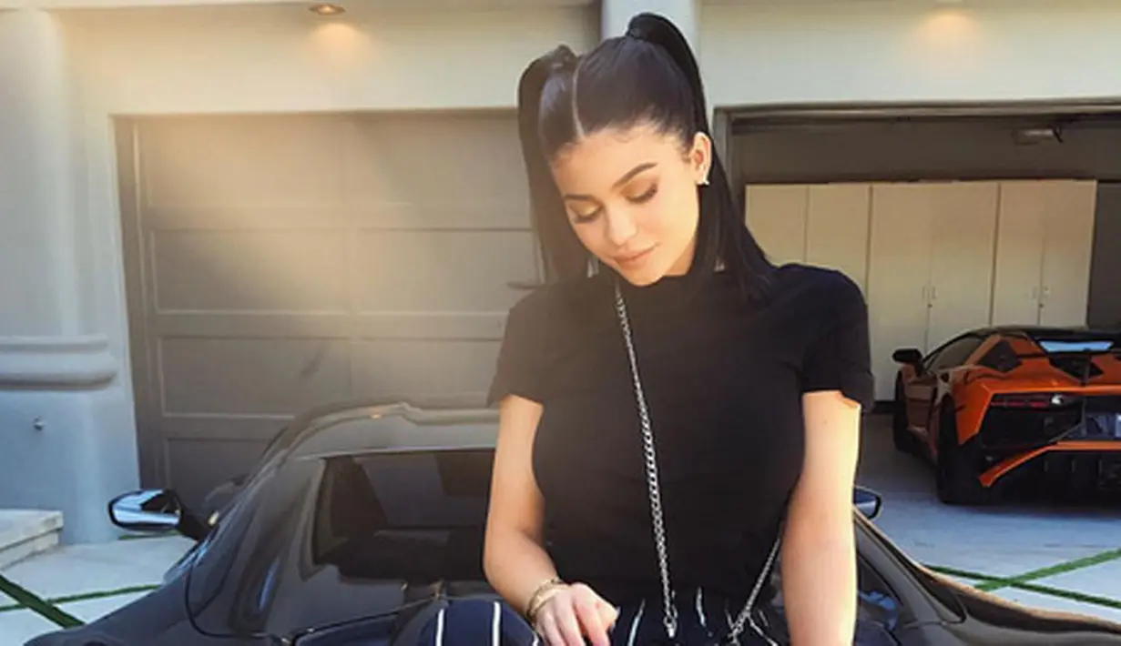 Beberapa hari lalu Kylie Jenner baru saja berulang tahun yang ke-20. Tak seperti orang-orang pada umumnya di mana saat ulang tahun merupakan momen yang paling bahagia, namun tidak untuk Kylie. (Instagram/kyliejenner)