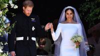 Pangeran Harry dan Meghan Markle saat resmi mengikat janji suci pernikahan. (Ben STANSALL / AFP)