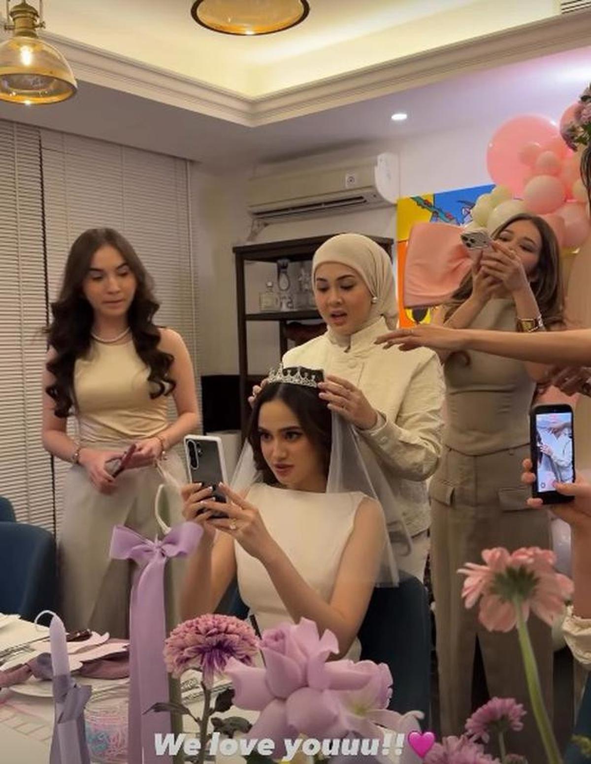 15 Potret Dekorasi Bridal Shower Syifa Hadju, Estetik dan Fun