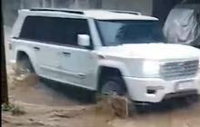 Video: Momen Rombongan Presiden Prabowo Terobos Banjir saat Mau Pulang ke Hambalang