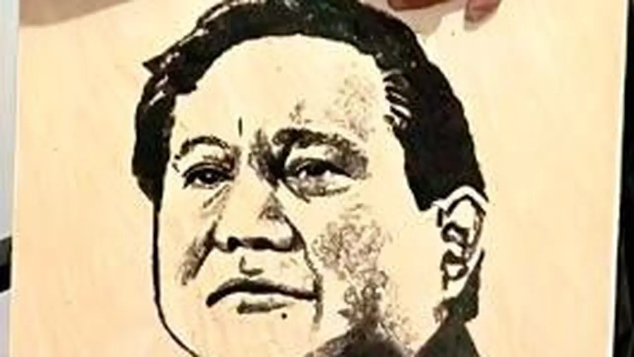 Potret wajah Prabowo Subianto dibuat dari potongan rambut sisa