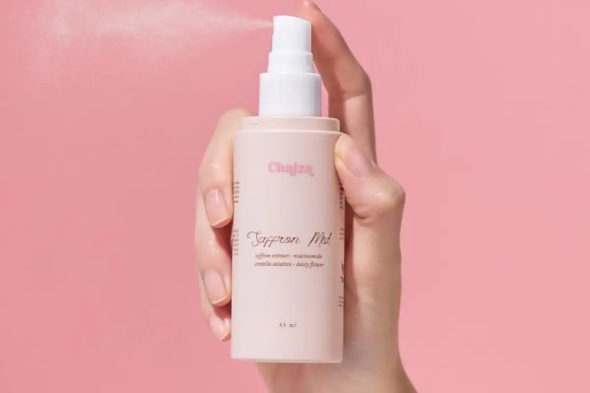 Kandungan Saffron dalam Setting Spray Multifungsi untuk Kunci Makeup