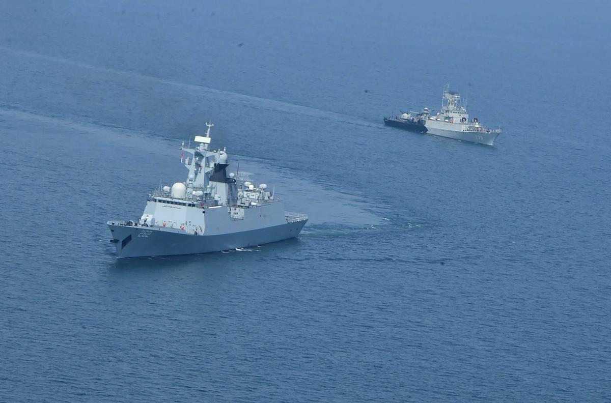 FOTO: TNI AL dan Pakistan Navy Gelar Latihan Tempur Bersama di Laut Jawa