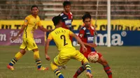 Persegres GU mengalahkan Arema 1-0 pada laga perdana ISC B U-21 Grup 2. (Bola.com/Iwan Setiawan)