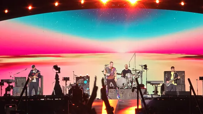 <p>Momen di konser Coldplay yang diabadikan lewat kamera Galaxy S24 Ultra. (/Agustin Setyo Wardani)</p>