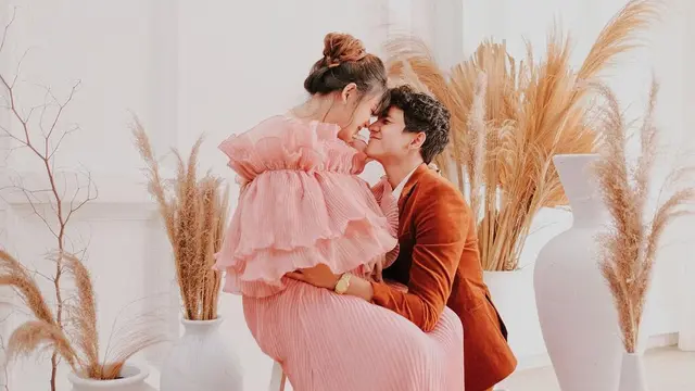 Nantikan Buah Hati, Ini 7 Maternity Shoot Istri Reza Ali Syahbana